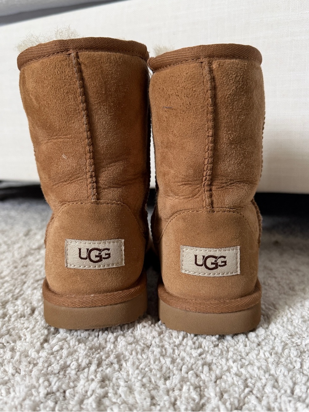 UGG Kids Classic Short Boot in Chestnut, size 3